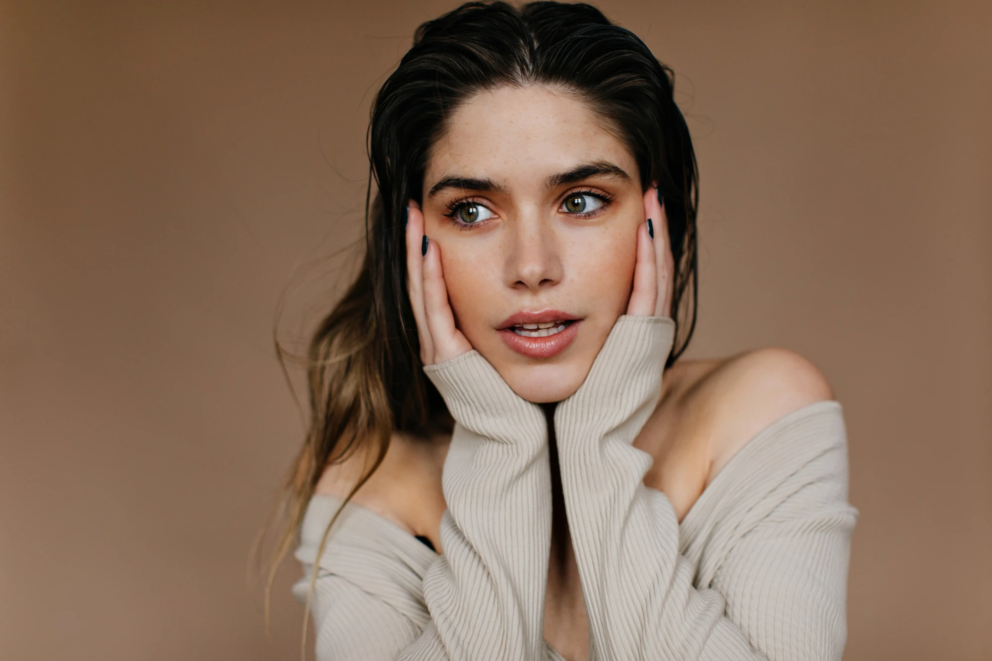 Cure nutricosmétique BLORËM & SENS présentée dans un univers épuré